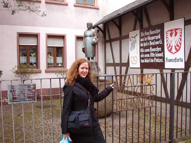 Estatua Frau Rauscher Brunnen