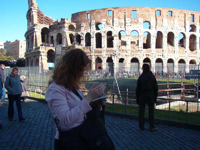 Pili frente al Coliseo