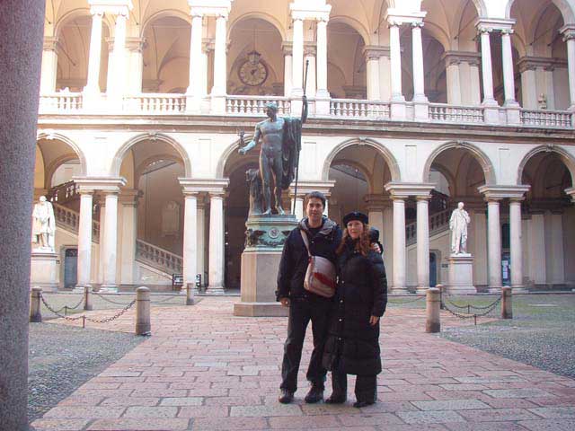 Palacio de Brena con estatua de Napoleón