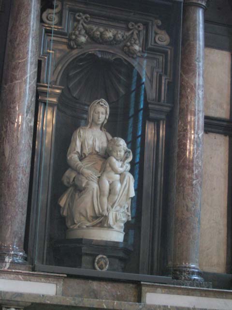 Virgen con el Niño de Miguel Angel (Notre-Dame)