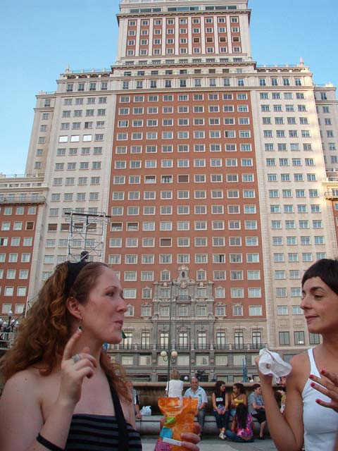 Frente al hotel de Plaza España