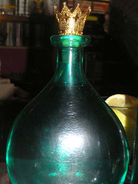 Botella con corona