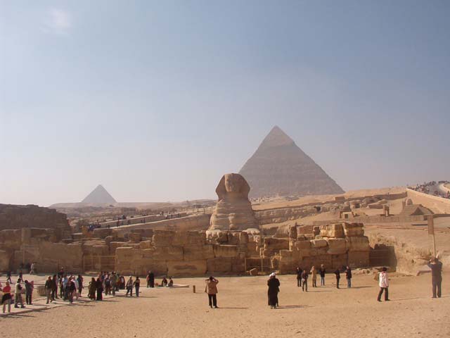 Vista de la esfinge y las pirámides