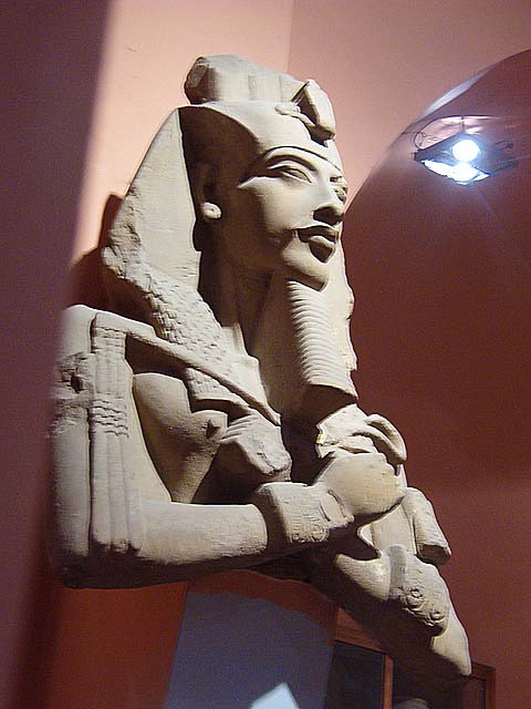 Museo Egipcio. King Akhenaten, marido de Nefertiti