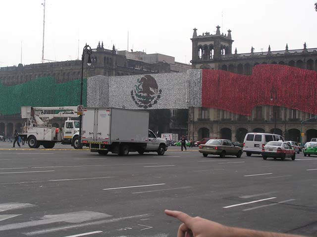 Acera sur del Zócalo: edificios del gobierno del Distrito Federal