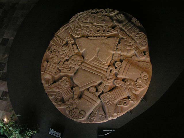 Museo del templo Mayor. Relieve circular de Coyolxauhqui descuartizada. Deidad lunar.