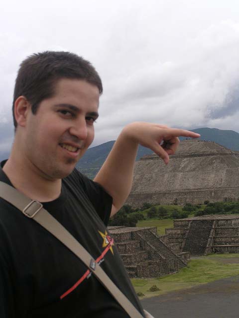 Teotihuacan. Tocando la pirámide del sol