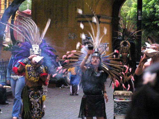 Danzantes en Coyoacán