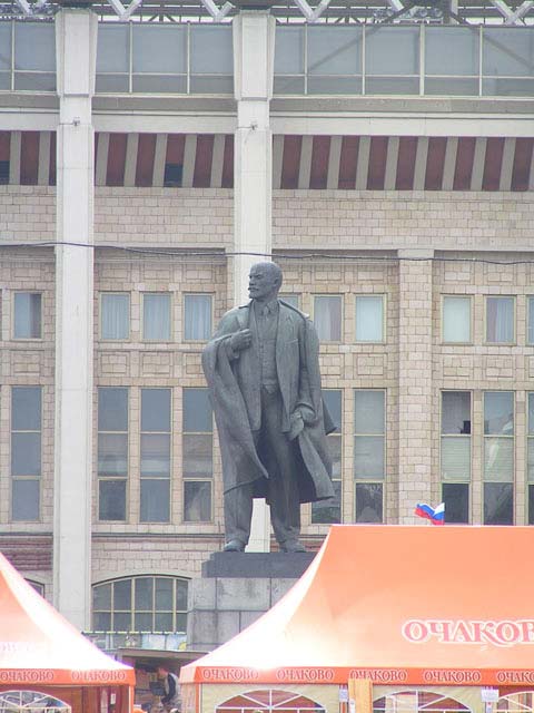 Estatua en el palacio de deportes Luzhniki