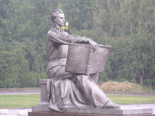 Estatua en la Universidad