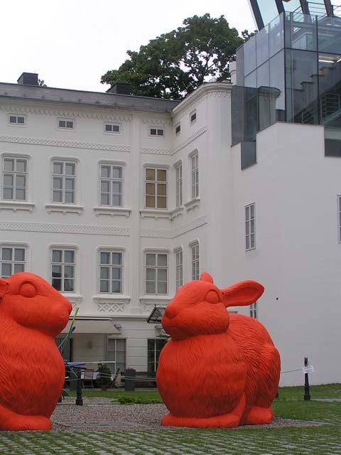 Conejos en el museo Kampa de arte contemporáneo
