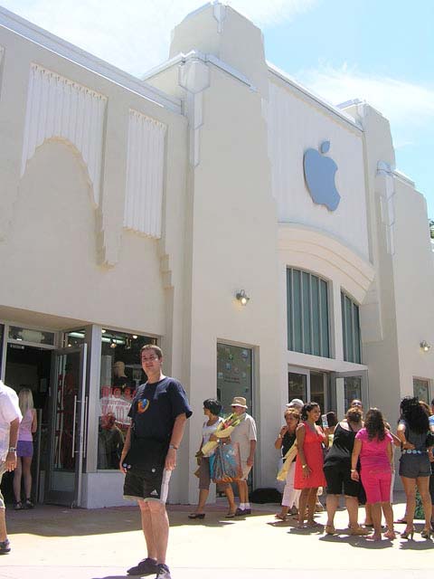 Apple store, 738 Lincoln Rd