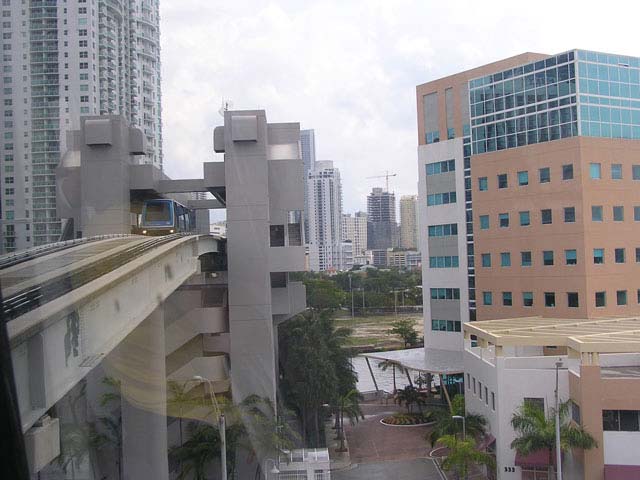 Metromover en Downtown Miami
