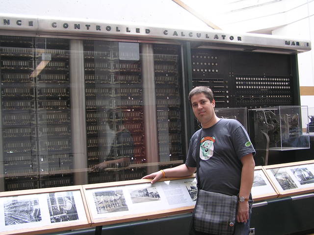 Junto al Mark I uno de los primeros ordenadores
