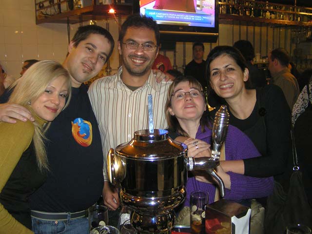 Junto al grifo de cerveza
