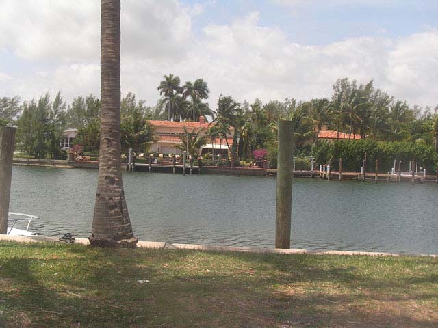 Casas en la orilla