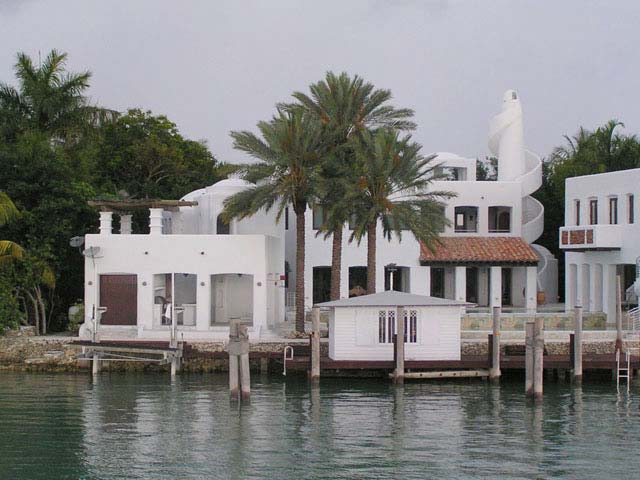 Hibiscus Island. Casa que se alquila para fotos de moda y videos musicales