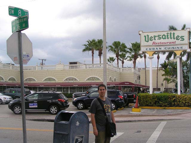 Little Havana. Restaurante cubano Versailles en la calle Ocho, 3555 SW 8th st.